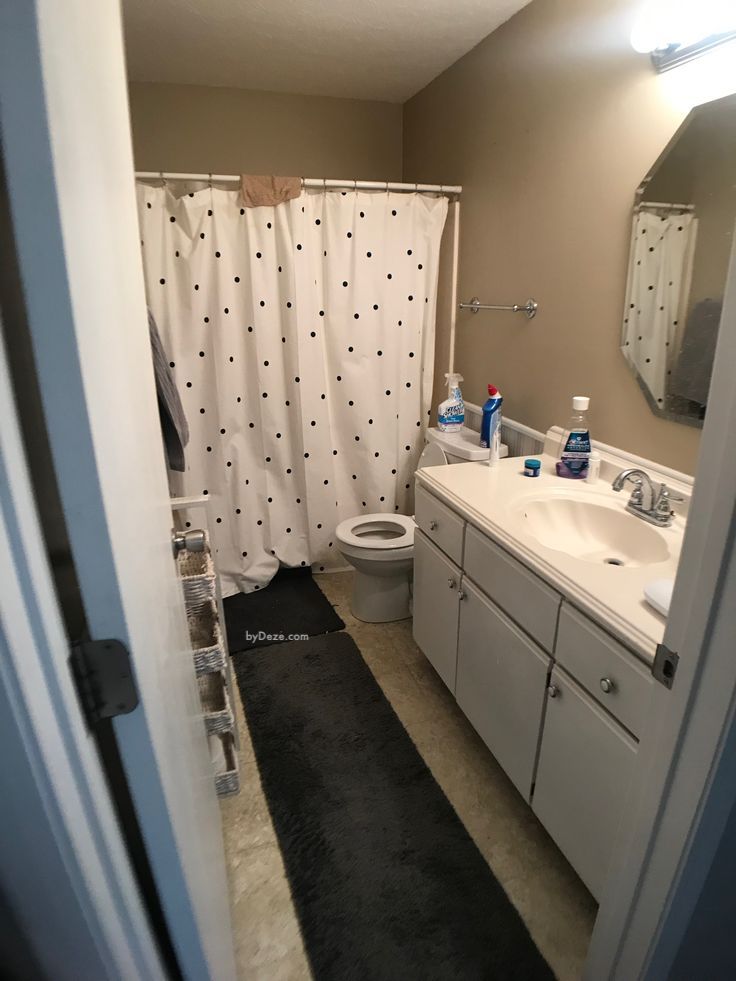 the before picture of the small guest bathroom before its cheap makeover
