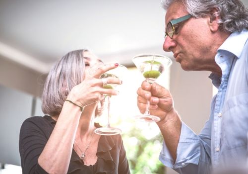 a couple mixing drinks at home for a fun couple activity

